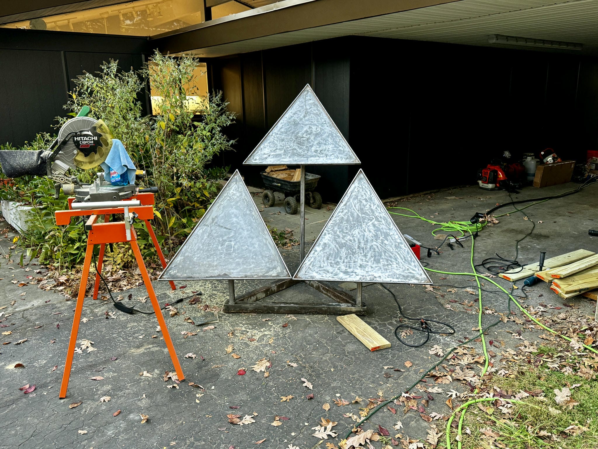 the assembled statue, three triangles, without mirror glass or paint (yet)